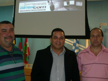 Radialistas e publicitários realizam seminário em Amambai Pedro Nunes (E), César Moura e Elvis Soares.
