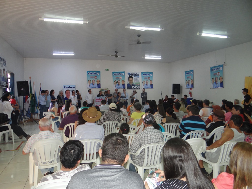 Lideranças politica recepcionaram Junior Mochi no domingo em Amambai / Foto: Moreira Produções