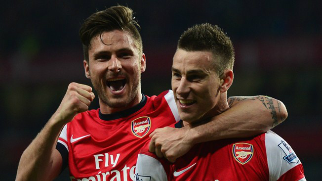 Giroud e Koscielny, pilares da reconstrução francesa Giroud e Koscielny, pilares da reconstrução francesa
