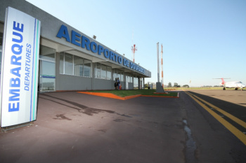 Amambai poderá ter aeroporto Como o estado economizou boa parte do convênio de R$ 16 milhões firmado para reformar o aeroporto de Dourados, a ideia é utilizar as verbas que restaram para realizar as obras em outras cidades, como Amambai, por exemplo.