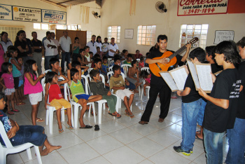Ação social do Rotary de Amambai promove qualidade de vida para comunidade Apresentação da Orquestra de Violões aconteceu no encerramento do projeto.