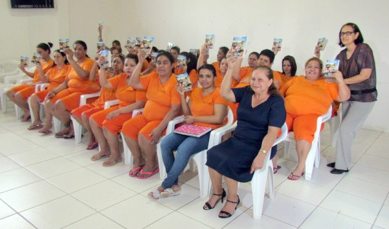 Palestra e distribuições de bíblias em presídio marcaram fim de comemorações