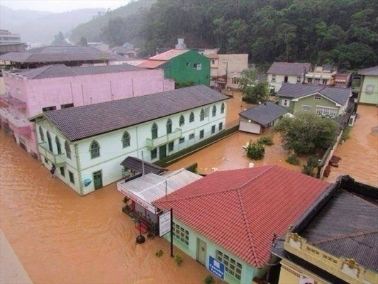 Tempo melhora no Espírito Santo e Defesa Civil retira alerta A Secretaria Nacional de Defesa Civil retirou todos os alertas de enxurradas e inundação para o Espírito Santo