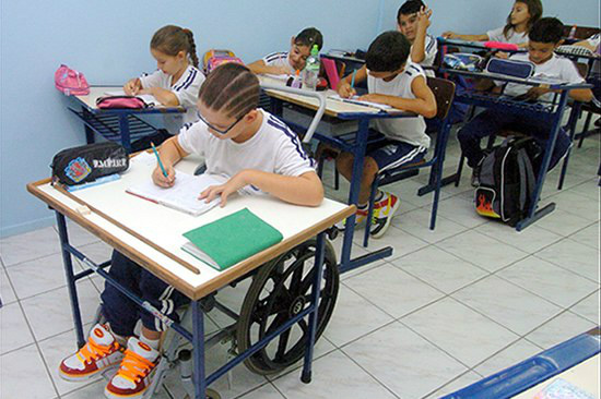 Presença de aluno com deficiência em classe comum cresce no Brasil