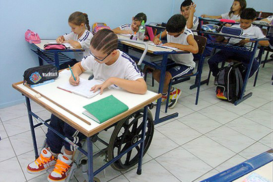 Presença de aluno com deficiência em classe comum cresce no Brasil Presença de aluno com deficiência em classe comum cresce no Brasil