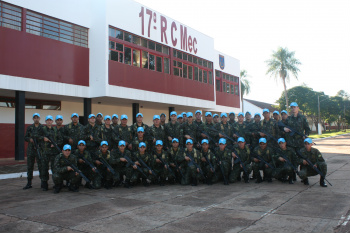 Militares do 17 RC Mec em missão no Haiti. 