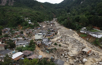 Chuva causa deslizamentos e mortes no estado do Rio de Janeiro. 