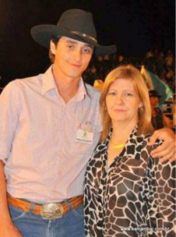 Mãe do BBB Fael nega, mas é cogitada como candidata a prefeita em Aral Moreira Vereadora Silvana Cordeiro com seu filho Rafael Cordeiro