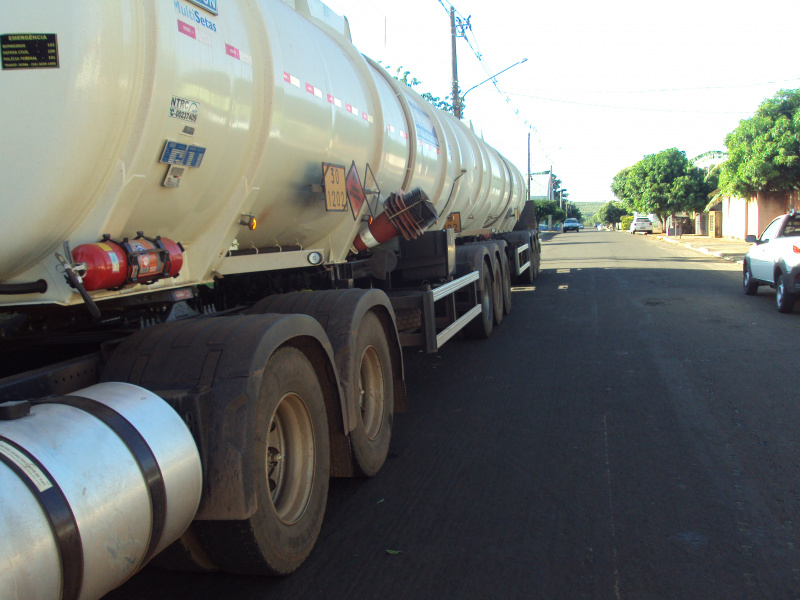 PMA apreende carreta com 60 mil litros de diesel transportados ilegalmente