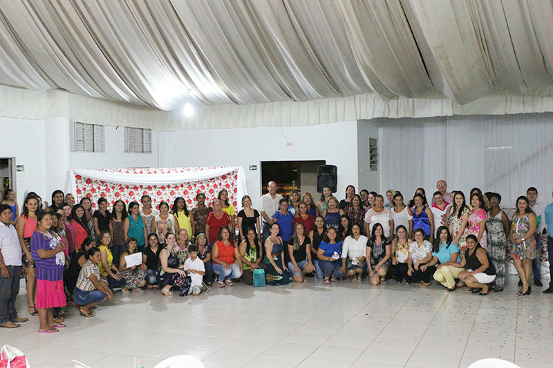 Cerca de 70 profissionais foram homenageadas / Foto: Decom