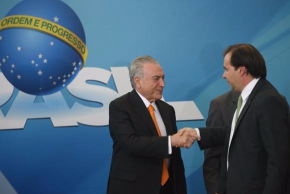 Rodrigo Maia diz que novo texto da reforma da Previdência garante direitos Para Rodrigo Maia, encontro de Temer com parlamentares e especialistas ajuda na provação da reforma da PrevidênciaFabio Rodrigues Pozzebom/Agência Brasil