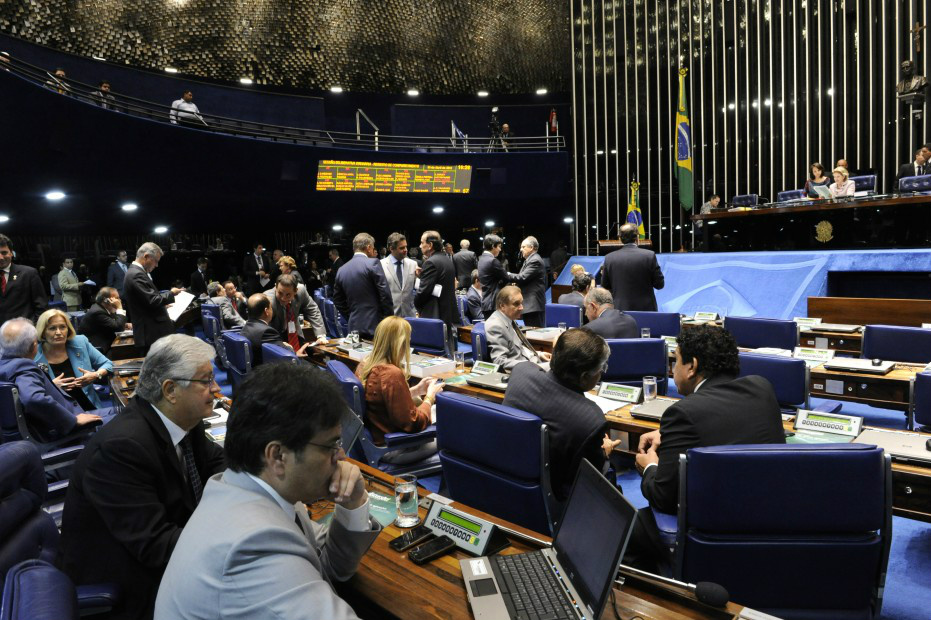 Rebaixamento de nota do Brasil e aprovação de PECs movimentam semana no Senado Rebaixamento de nota do Brasil e aprovação de PECs movimentam semana no Senado