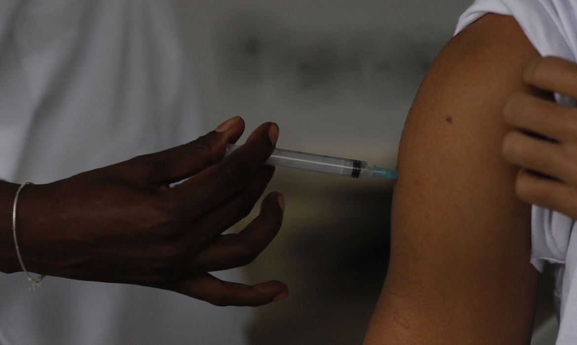 Covid-19: Brasil registra 574,8 mil mortes e 20,5 milhões de casos Foto: Agência Brasil