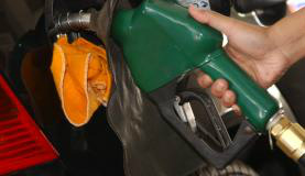 Petrobras reduz preço da gasolina em 3,2% Se o repasse da diminuição no preço na refinaria for feito integralmente para o preço ao consumidor, as reduções serão de 1,4% na gasolina e 1,8% no dieselImagem de arquivo/Agência Brasil