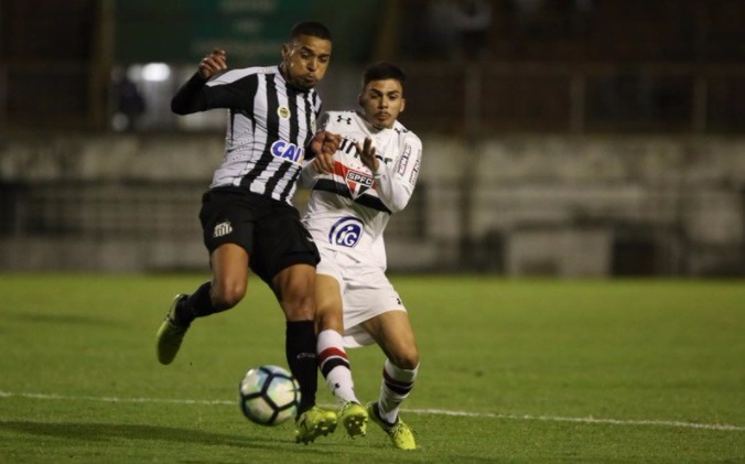 Santos sai na frente do SPFC por vaga na final Santos sai na frente do SPFC por vaga na final