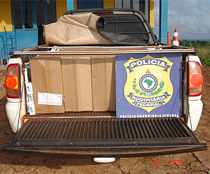 Polícia apreende 750 pacotes de cigarro em carro