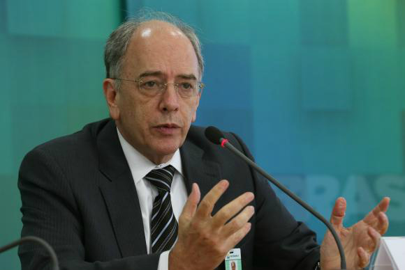 Preço da gasolina é reduzido neste sábado, mas não deve chegar ao consumidor Presidente da Petrobras, Pedro Parente disse que o impacto da redução de preços nas bombas de todo o país vai depender das redes de distribuição e dos donos dos postos José Cruz/Agência Brasil