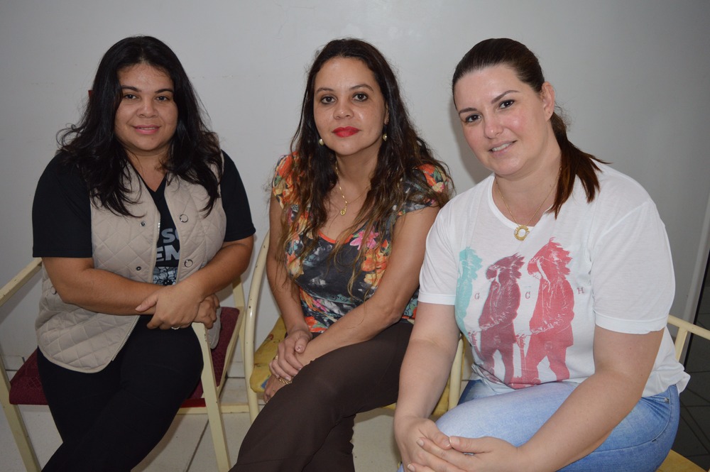 Grupo de amigas cria projeto solidário em Amambai E/D: Clau Olmedo, Cláudia Rezende e Ana Paula Berno / Foto: Moreira Produções