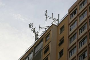 Brasil vai precisar de quase 10 mil novas antenas de celular até a Copa