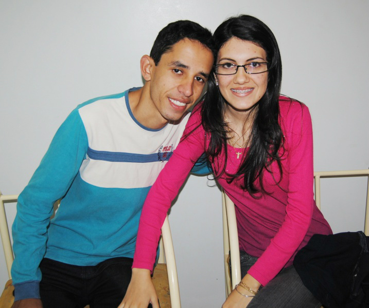 A influência da religião na vida dos jovens Katiely Duarte e Rosemir Alves, organizadores da caravana à JMJ e líderes dos jovens católicos.