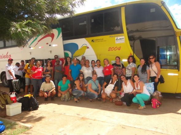 Trabalhadores na Educação dos municípios de Amambai, Coronel Sapucaia e Paranhos participaram da Marcha dos 100 mil em Brasília / Foto: Assessoria