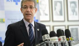 O ministro da Saúde, Arthur Chioro, anuncia novas medidas de monitoramento para passageiros vindos de países com registro de EbolaElza Fiuza/Agência Brasil