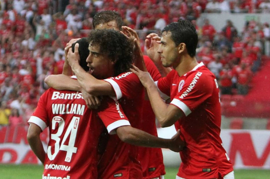 Inter vence e confirma liderança no Gaúcho; Grêmio só empata O jovem Valdivia marcou o primeiro gol do Inter contra o Passo Fundo