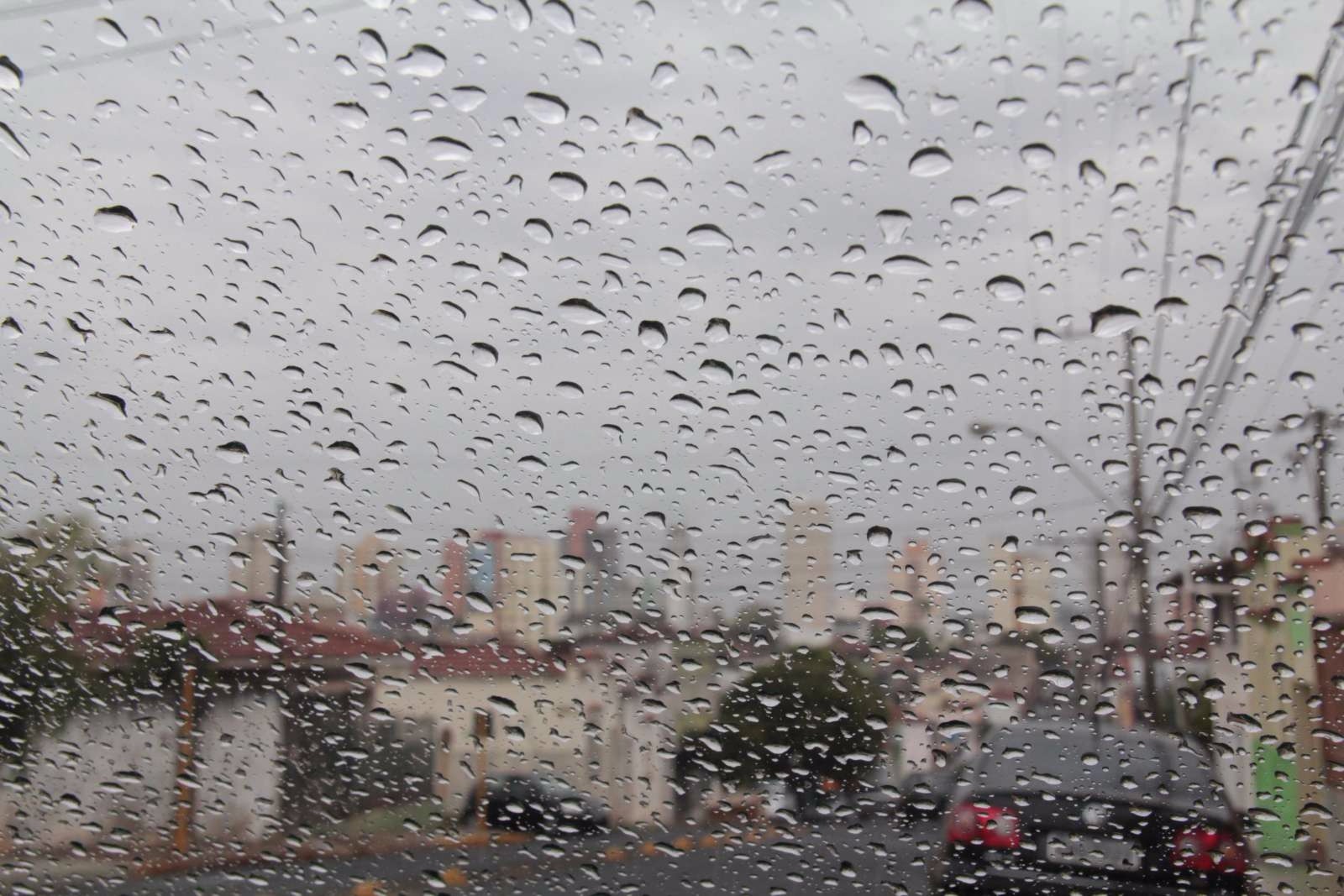 Sábado amanhece ensolarado e há possibilidade de chuva