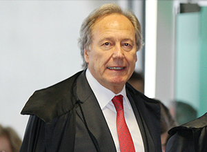 Lewandowski diz que entregará voto do mensalão no prazo