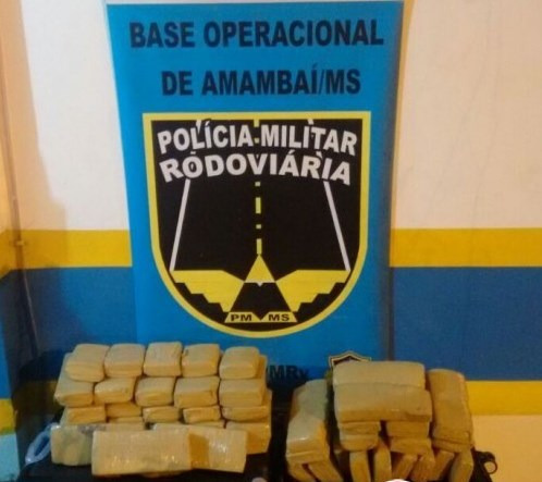 A droga era transportada em tabletes dentro da bagagem da jovem / Foto: PRE