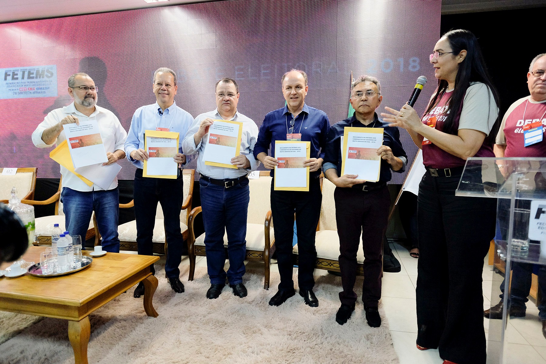 Fetems realiza debate com os candidatos ao governo de MS presidenta da Fetems, professora Sueli durante o debate /Foto Assessoria.