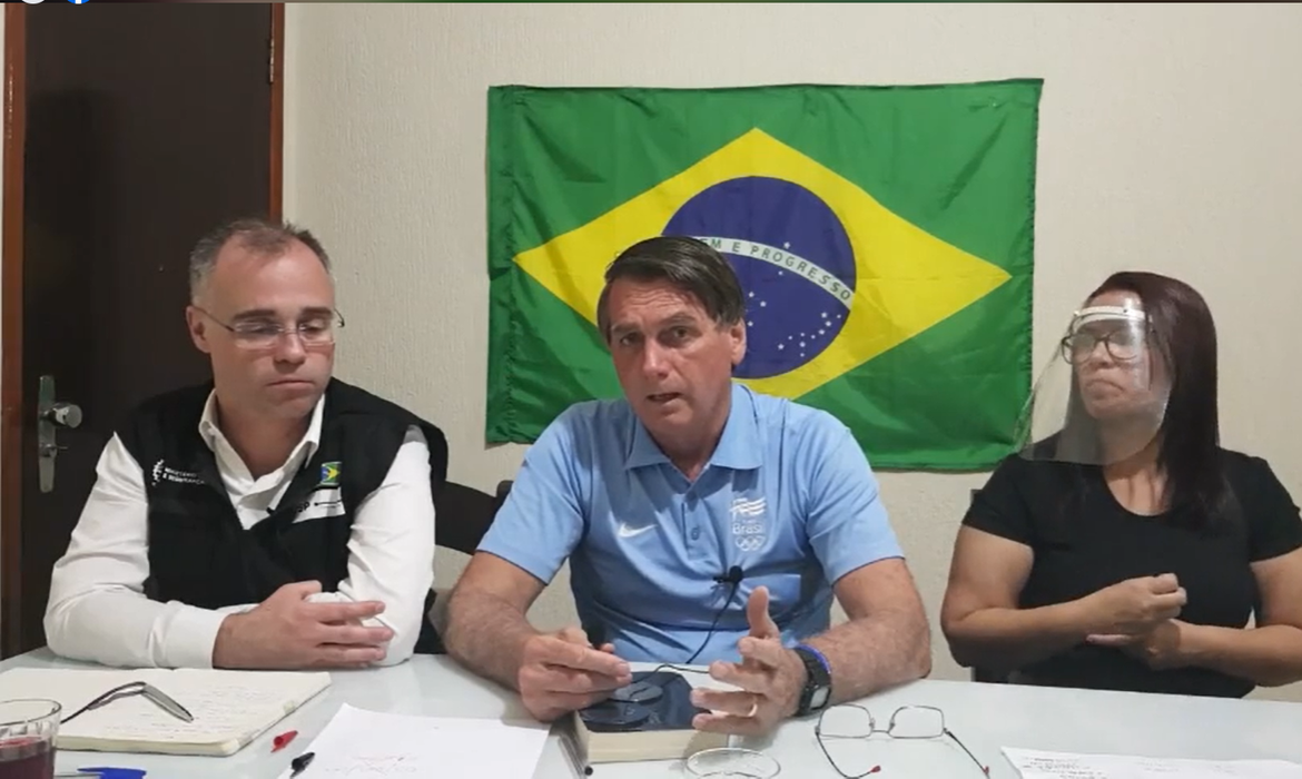 Bolsonaro diz que vai decidir pessoalmente sobre adoção do 5G no país Bolsonaro diz que vai decidir pessoalmente sobre adoção do 5G no país