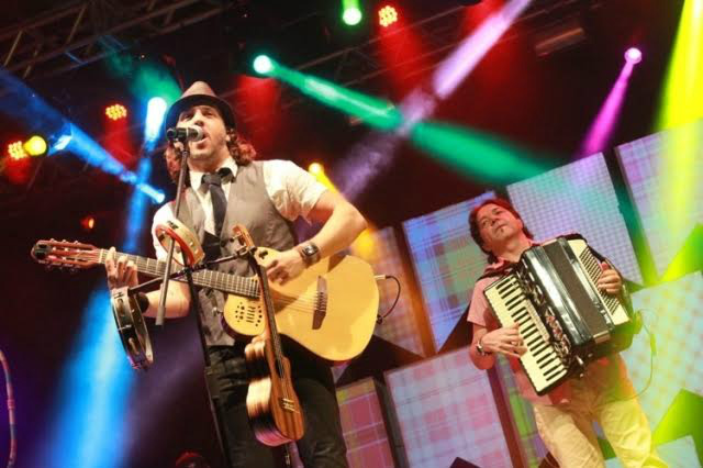 Banda Falamansa é destaque no aniversário de Amambai Legenda: A banda possui 17 anos de carreira e pretende mesclar novas canções com os clássicos que perpetuam na memória do público. (Foto: Divulgação)