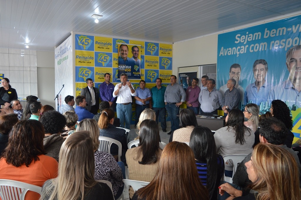 Murilo durante reunião na tarde desta sexta-feira (14), em Amambai / Foto: Moreira Produções