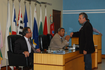 Sessão é interrompida para acalmar ânimos de vereadores Vereadores Prego e Roberto Protético na sessão de segunda-feira (27)Foto: Moreira Produções