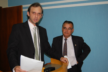 Luciney reivindica asfalto para várias ruas da cidade Vereador Luciney tem solicitado pavimentação asfáltica para as vilas da cidadeFoto: Moreira Produções