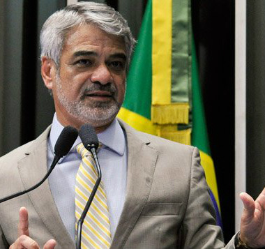 Pedido do PSDB é “coisa de golpista e mau perdedor” Pedido do PSDB é “coisa de golpista e mau perdedor”