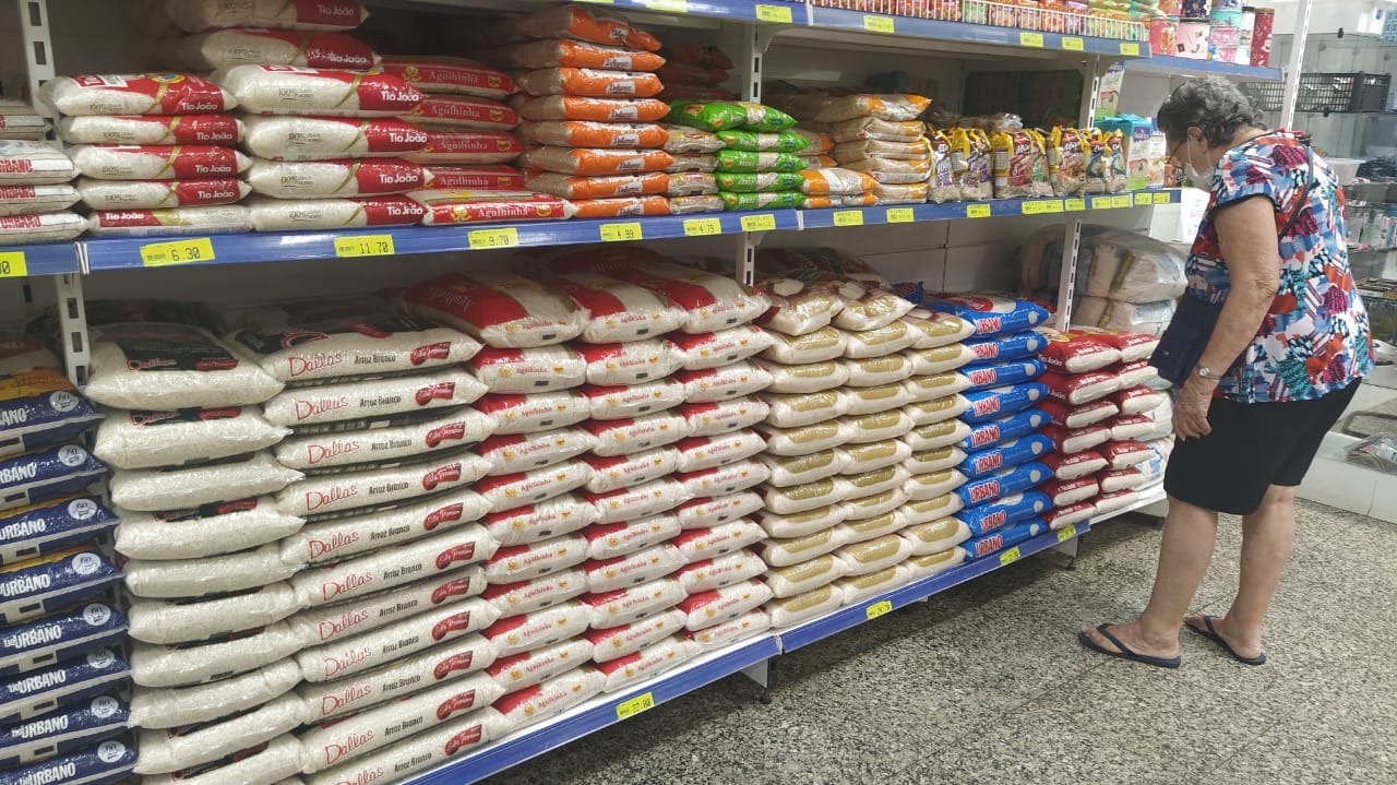 Amambaienses reclamam do preço ‘salgado’ de itens que compõem a cesta básica Foto: Moreira Produções