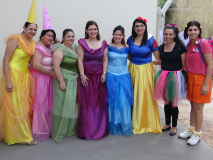Festa para crianças encerra projeto de ressocialização no Epam em Amambai O projeto que é desenvolvido pelo setor psicossocial da unidade, composto pela psicóloga Verônica Cristina da Silva Lima e as assistentes sociais Cleonice de Souza Spada e Doralice Pereira da Silva / Foto: Moreira Produções