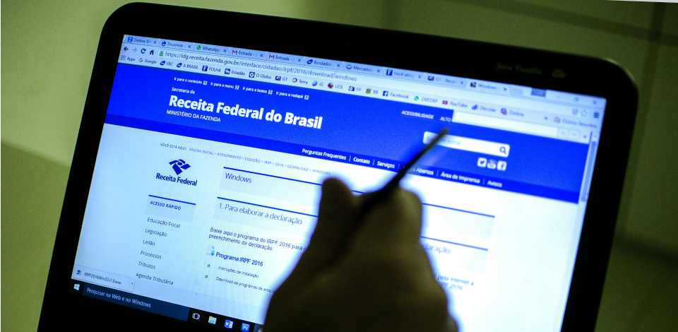 Cerca de 30,5 milhões de declarações devem ser enviadas neste ano, de acordo com estimativas da Receita - Foto: Marcelo Camargo/Agência Brasil