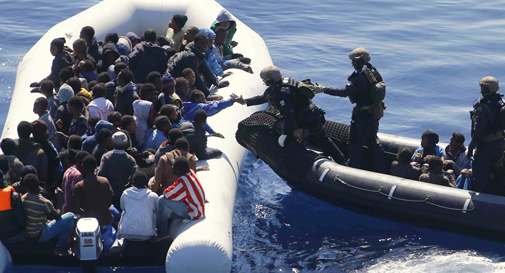 Naufrágio perto da Líbia mata mais de 30 imigrantes Naufrágio perto da Líbia mata mais de 30 imigrantes