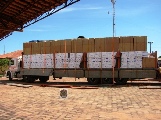 PF apreende 600 mil maços de cigarros
