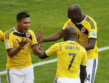 Colômbia goleia Grécia por 3 x 0 em sua estreia no Mundial Colombianos comemoram gol contra a Grécia em Belo Horizonte neste sábado.
