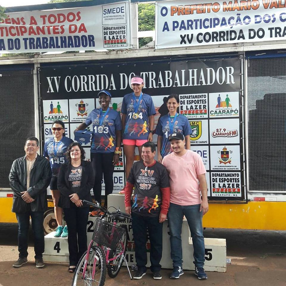 Atleta amambaiense é homenageada na Câmara Atleta amambaiense é homenageada na Câmara