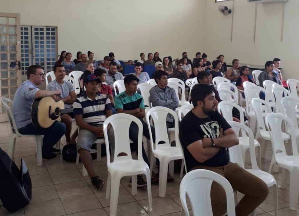 Amambai: conheça os músicos aprovados na seletiva para o Festibai Os participantes se apresentaram e foram avaliados pela cantora Débora Paez / Foto: Divulgação