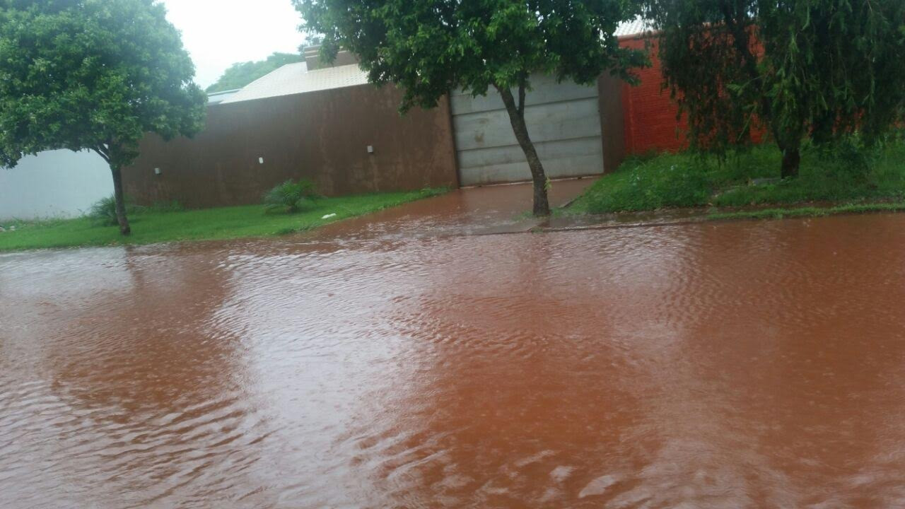 Alagamento na rua Monte Castelo tem causado transtornos para os moradores / Foto: Assessoria
