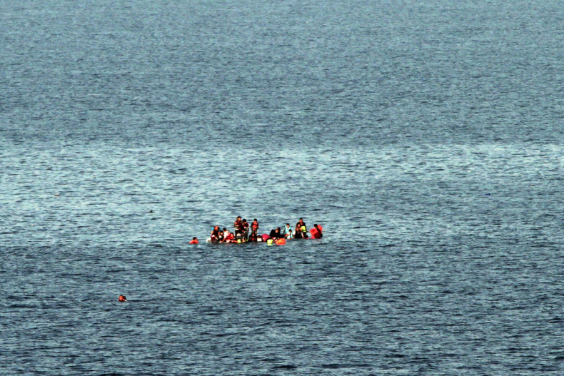 Treze pessoas morrem em naufrágio de barco com destino à Grécia Treze pessoas morrem em naufrágio de barco com destino à Grécia