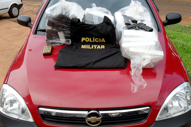 12º BPM apreende 54kg de maconha e pistola em Naviraí