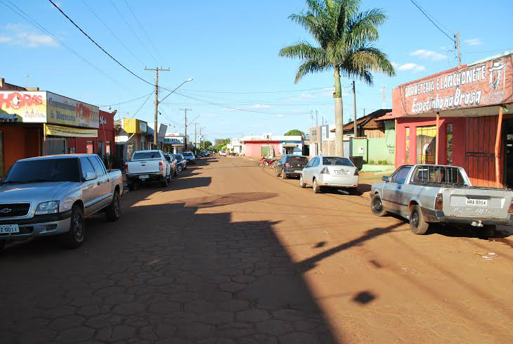Comerciantes se unem em manifesto por mais segurança em Aral Moreira Comércio irá fechar as portas das 9h da manhã às 13h em protesto aos constantes roubos e furtos que vem ocorrendo na cidade. (Crédito Foto: Joelso Gonçalves/ Aral Moreira News)