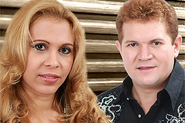 Casais apaixonados quando a música toca o coração Joela e Cledivan (Chimbinha)